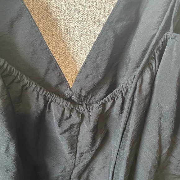 H&M Elegant Black‎ V-Neck Top - Picture 5 of 6